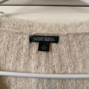 White crop top sweater